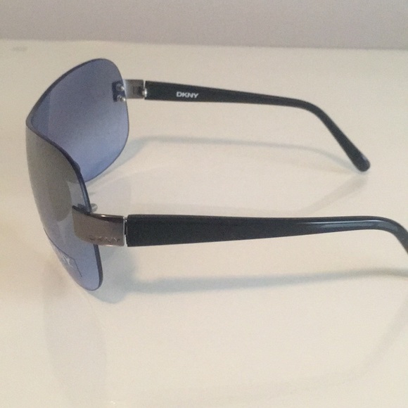 DKNY SUNGLASSES 😎 - Picture 2 of 4